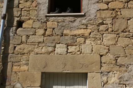Agnova: l'architrave su cui � incisa la data 1770