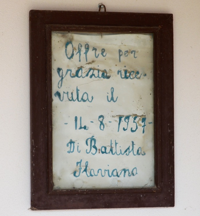 Edicola della Madonnina nelle campagne di Canzano (Teramo)