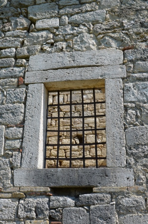 Resti della Chiesa di San Pietro a Case Coletti di Valle Castellana (Te)