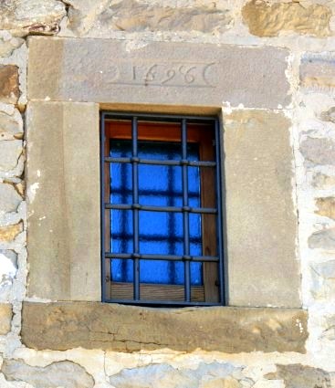 Chiesa dei SS.Pietro e Paolo a Cesacastina di Crognaleto (Te): la data 1696 sull'architrave