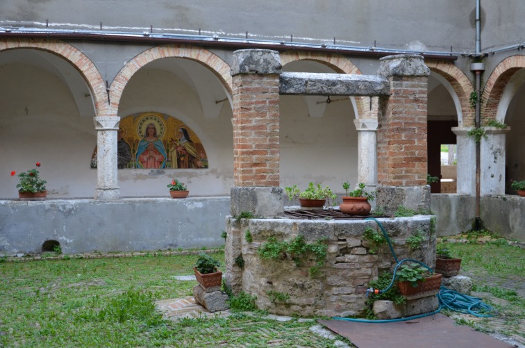 Civitella del Tronto: Santuario della Madonna dei Lumi: Chiostro