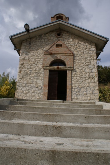 Chiesetta a Galliano di Torricella Sicura
