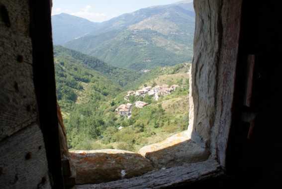 Chiesa della Madonna della Tibia a Crognaleto (Te): panoramica sul paese