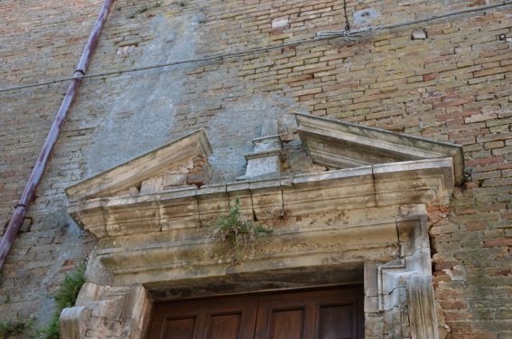 Chiesa dell'Annunziata a Montepagano di Roseto degli Abruzzi (Te): ingresso laterale