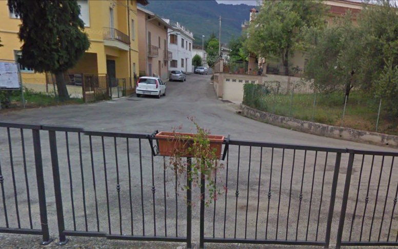 Pad�li di Tossic�a: la piazzetta