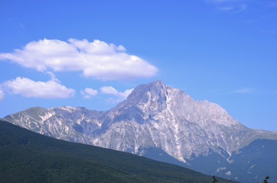 Il Gran Sasso visto dall' Eremo di Santa Maria di Pagliara - Isola del G.Sasso (Te)