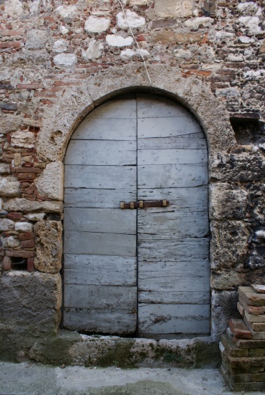 Piano Risteccio (Te): portale con arco a tutto sesto