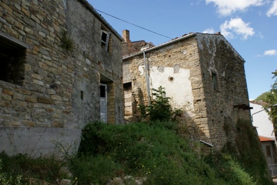 Poggio delle Rose di Cermignano (Te): costruzioni antiche