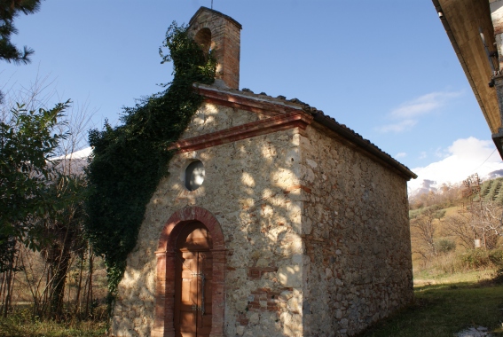 Chiesa di S.Giuseppe (propriet� Lera) a Rocche di Civitella (Te)