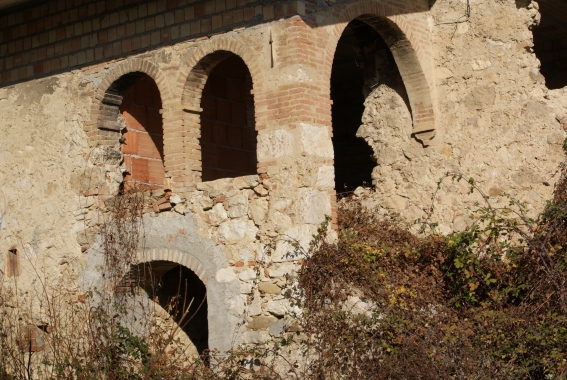 Archi a tutto sesto in casolare (propriet� Lera) a Rocche di Civitella (Te)