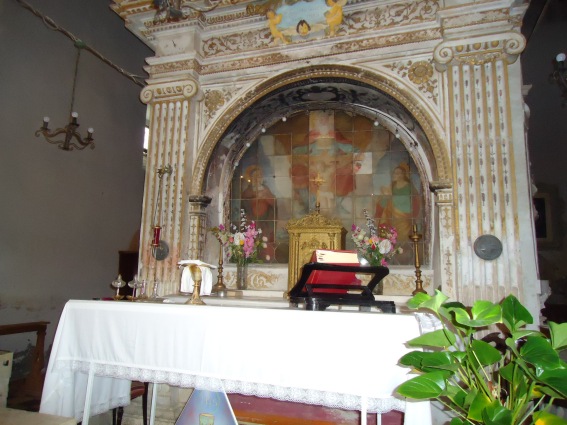 Chiesa della SS. Trinit� a Trinit� di Campli: dipinto sull'edicola-santuario
