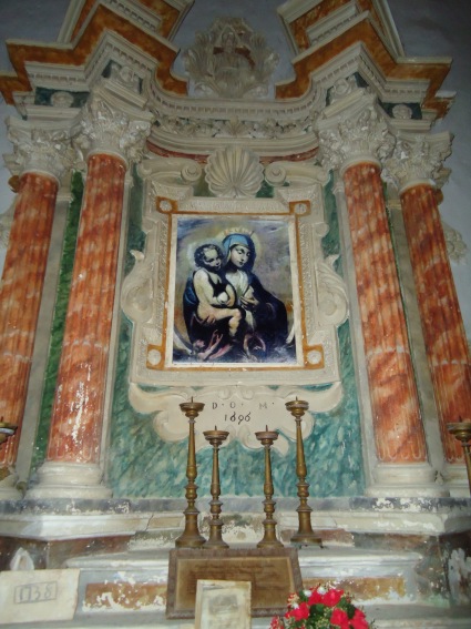 Chiesa della SS. Trinit� a Trinit� di Campli: altare con data