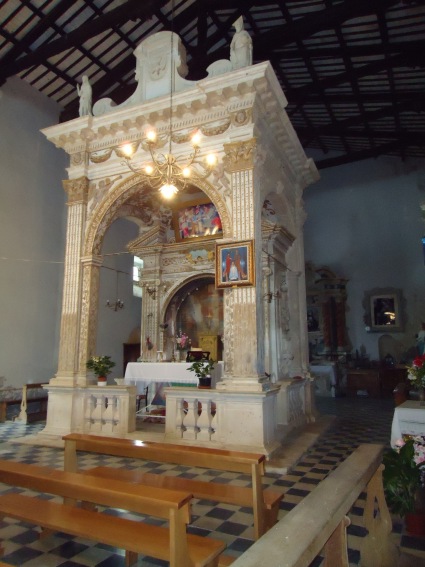 Chiesa della SS. Trinit� a Trinit� di Campli: edicola-santuario