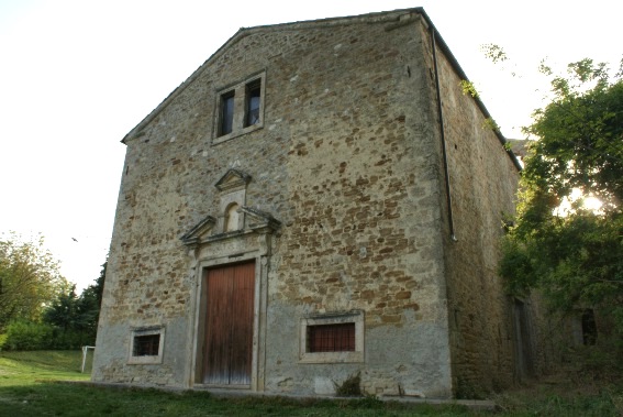 Facciata principale della Chiesa diella SS. Trinit� a Trinit� di Campli