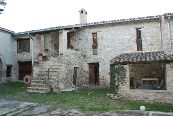 Valle Soprana (Te): ristrutturazione propriet� famiglia Mariani-Aceti