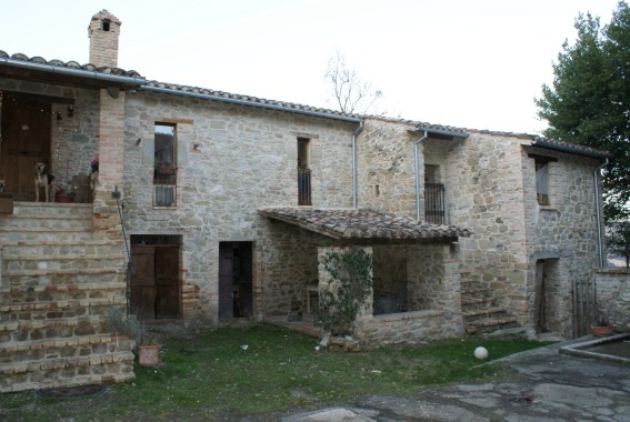 Valle Soprana (Te): ristrutturazione propriet� famiglia Mariani-Aceti